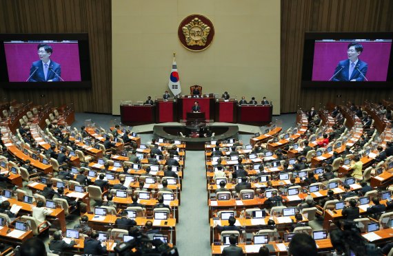 부모 빚 떠안는 아이들.. '빚의 대물림' 족쇄 풀릴까