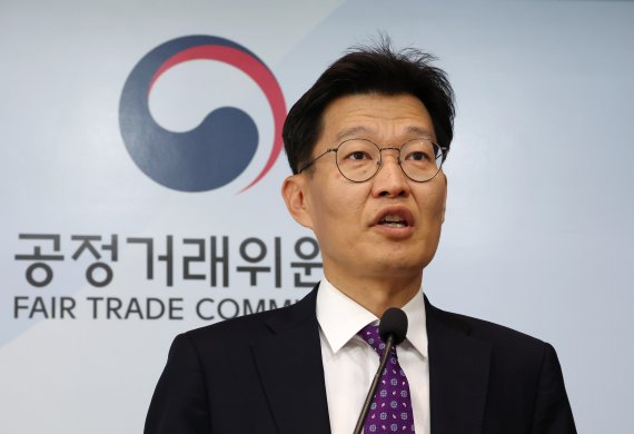 보험 들면 스마트워치 준다… 금융상품 경품 상한액 확대 [경쟁제한 규제 푼다]