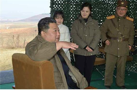 북한이 지난 19일 전격 공개한 김정은 노동당 총비서의 둘째 딸 김주애의 모습. 사진=노동신문 캡처