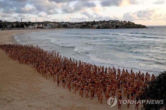 호주 단체 누드 촬영 (출처=연합뉴스)