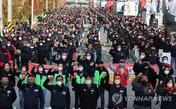 화물연대 파업 사흘째... 28일 국토교통부와 첫 교섭