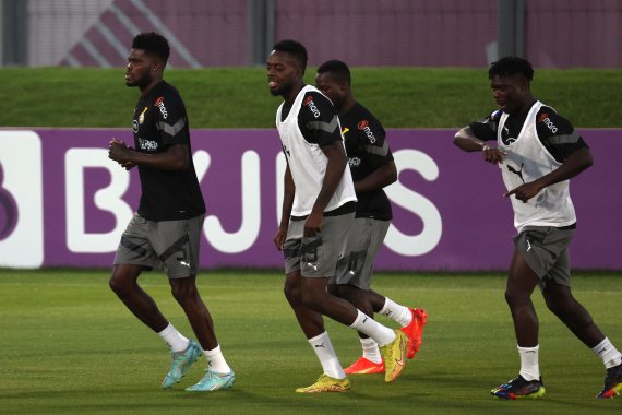 토마스 파티와 이나키 윌리엄스를 비롯한 가나 축구대표팀 선수들이 26일 오후(현지시간) 카타르 아스파이어 존 훈련장에서 훈련하고 있다. 2022.11.27/뉴스1 ⓒ News1 이광호 기자