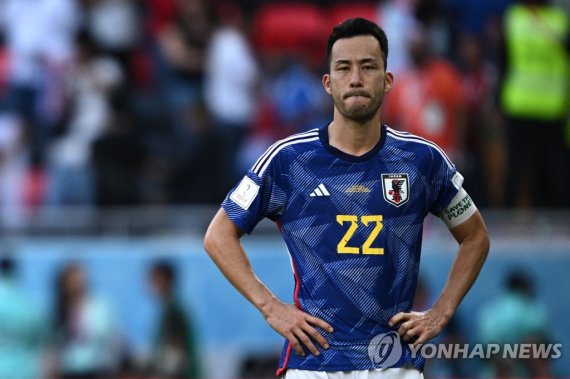 망연자실한 요시다.. 단 한 번의 실수가 일본의 패배를 불렀다(연합뉴스)