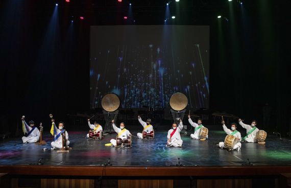 광주문화예술회관이 오는 12월 매주 수~일요일 오후 5시 광주공연마루에서 명인, 명창, 명무가 참여하는 송년 특집 '광주국악상설공연'을 선보인다. 사진=광주문화예술회관 제공