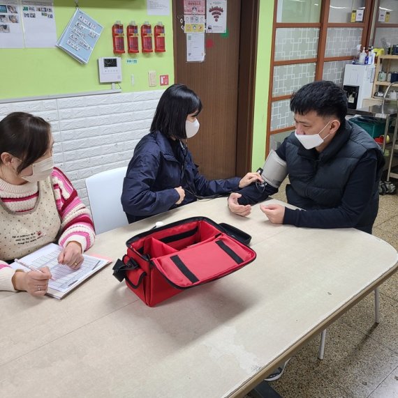 [서울=뉴시스]    Visitar consultas de saúde para pessoas desfavorecidas na comunidade.