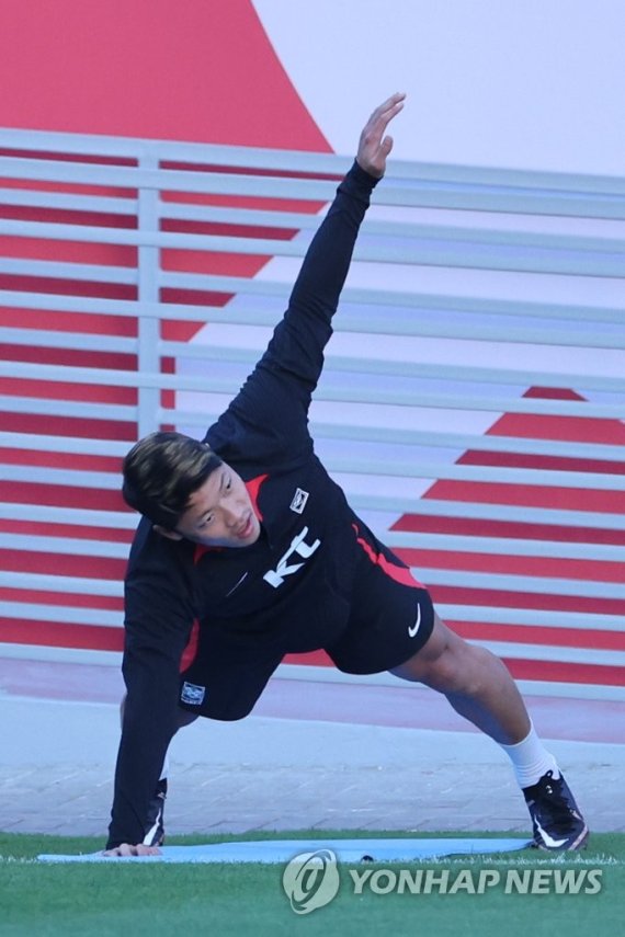 훈련하는 황희찬 훈련하는 황희찬 (도하=연합뉴스) 김주성 기자 = 2022 카타르 월드컵 대한민국 축구대표팀의 황희찬이 26일(현지시간) 카타르 도하 알에글라 훈련장에서 가나와의 조별리그 2차전에 대비해 훈련하고 있다. 2022.11.26 utzza@yna.co.kr (끝)