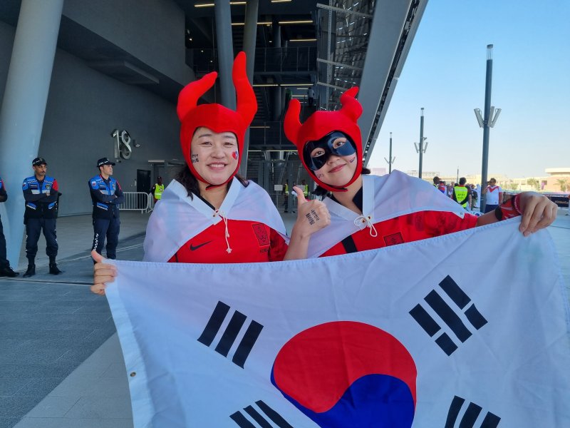 마스크를 쓰고 응원 온 장금향씨 ⓒ News1 안영준 기자