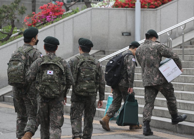 軍 코로나19 '겨울철 재유행 조짐'...현재 치료·관리 중 3137명