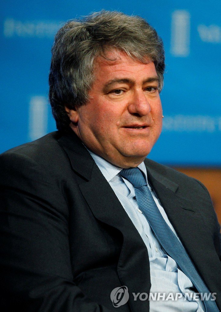 '성폭행 피소' 리언 블랙 前 아폴로 매니지먼트 CEO FILE PHOTO: Apollo Management LP founder and Managing Partner Leon Black speaks at the panel discussion "Global Opportunities in Private Equity" at The Milken Institute Global Conference in Beverly Hills, California May 2, 2011. REUTERS/Fred Prouser/File Photo