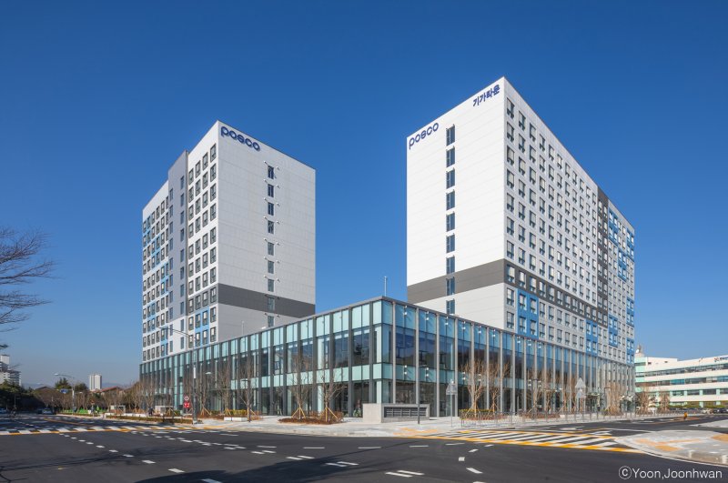 [서울=뉴시스] 국내 최고층 모듈러, 광양 기가타운(포스코 직원 생활관) (사진=포스코그룹 제공) *재판매 및 DB 금지