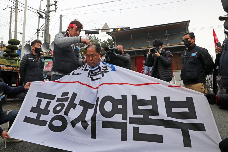 [화물연대 파업] 건설현장 전면중단 위기감...다음 업무개시명령은 석유제품 운송?