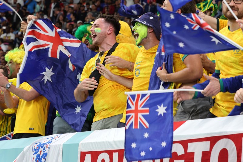 22일 오후(현지시간) 카타르 알와크라 알자누브 스타디움에서 열린 2022카타르 월드컵 조별리그 D조 1차전 프랑스와 호주의 경기에서 호주 축구팬들이 열띤 응원전을 펄치고 있다. 2022.11.23/뉴스1 ⓒ News1 이광호 기자