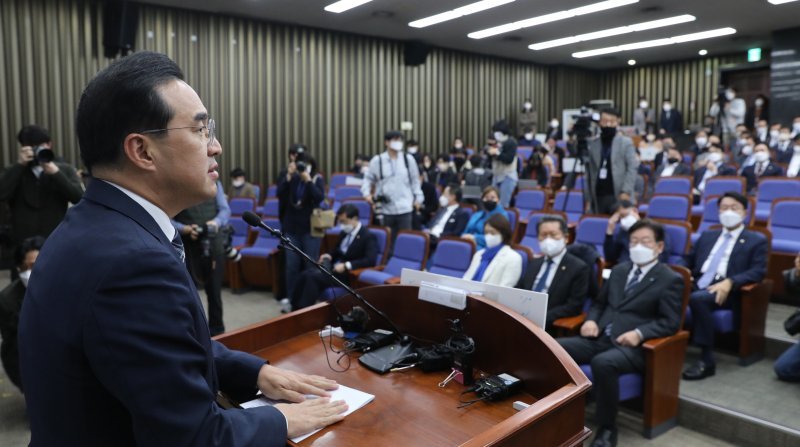 박홍근 더불어민주당 원내대표가 29일 오전 서울 여의도 국회에서 열린 의원총회에서 발언하고 있다. 민주당은 이상민 행안부 장관 해임 건의안을 30일 발의키로 했다. 뉴시스