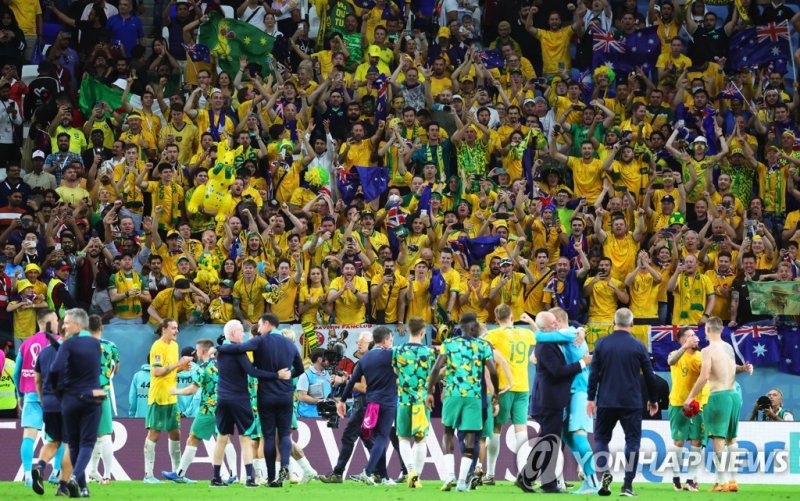 호주, 16년만의 월드컵 16강.... 멜버른은 광란의 밤 (연합뉴스)