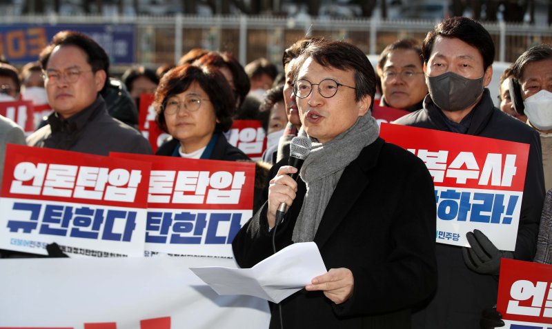 김의겸 "김건희 여사 주가조작 '스모킹 건' 발견"..이번 논평도?