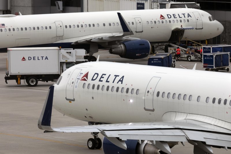 [보스턴=AP/뉴시스] 델타 항공 승무원이 휠체어를 기다리는 승객에게 총 소지한 교통안전청(TSA) 직원 오게 해 비행기에서 쫓아낼 것이라고 말해 논란이 되고 있다고 30일(현지시간) 비즈니스 인사이더가 보도했다. 2022.12.01.