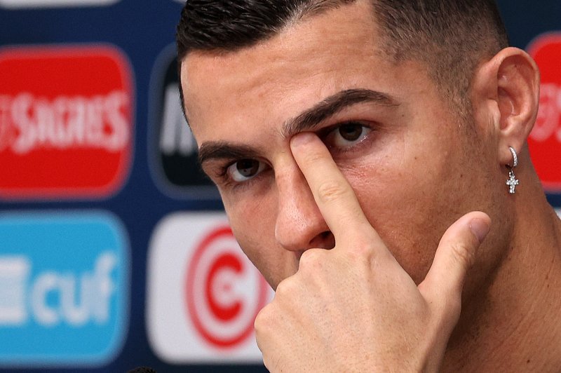 포르투갈 축구대표팀 크리스티아누 호날두가 21일 오전(현지시간) 카타르 알샤하니야 스포츠클럽에 마련된 훈련장에서 가진 훈련에 앞서 취재진과 인터뷰를 하고 있다. 2022.11.21/뉴스1 ⓒ News1 이동해 기자