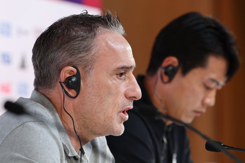 파울루 벤투 대한민국 축구대표팀 감독이 2022 카타르 월드컵 조별리그 H조 3차전 포르투갈과의 경기를 하루 앞둔 1일 오후(현지시간) 카타르 알라이얀의 메인프레스센터에서 기자회견을 하고 있다. 2022.12.1/뉴스1 ⓒ News1 이광호 기자