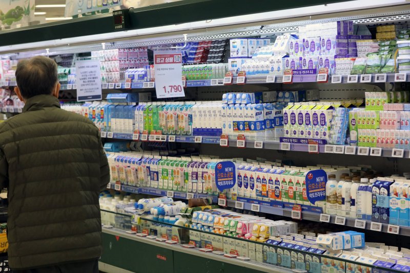 17일 서울시내 한 대형마트에 우유 제품이 진열돼있다. 2022.11.17/뉴스1 ⓒ News1 황기선 기자