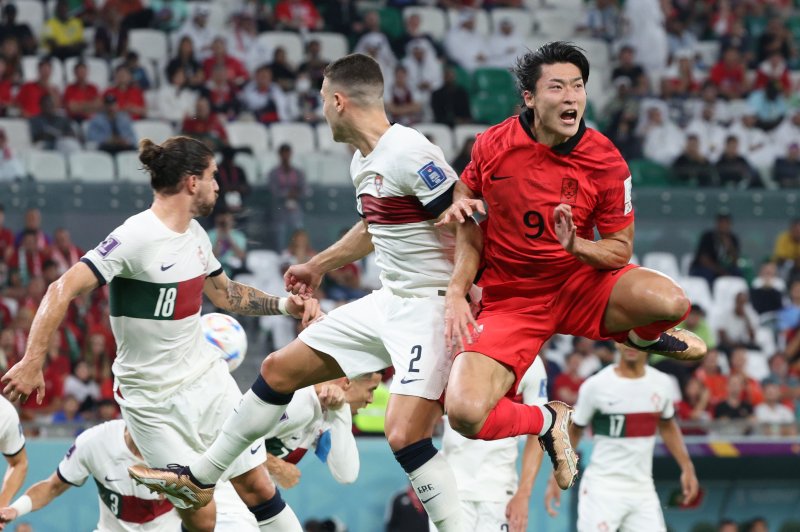 2일 오후(현지시간) 카타르 알라이얀 에듀케이션 시티 스타디움에서 열린 2022 카타르 월드컵 조별리그 H조 3차전 대한민국과 포르투갈의 경기에서 대한민국 조규성이 헤더를 시도하고 있다. 2022.12.3/뉴스1 ⓒ News1 이동해 기자