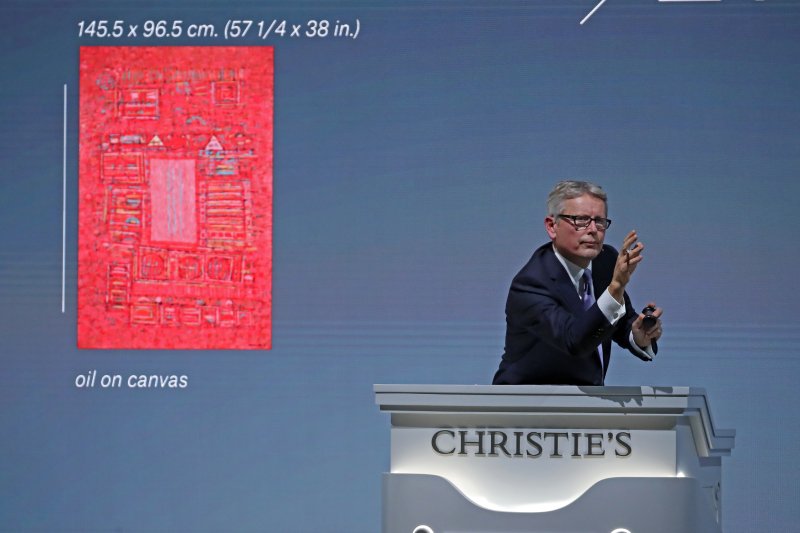 [홍콩=뉴시스] 박진희 기자 = 크리스티 홍콩 '20·21세기 미술 이브닝' 경매사 유씨 필카넨(Jussi Pylkkanen)이 30일 홍콩 컨벤션 센터(HKCEC) 크리스티 홍콩 경매장에서 열린 '20·21세기 미술 이브닝 경매'에 출품된 한국 추상화가 고(故) 이성자(1918~2009) 작가의 작품 '무제'를 경매하고 있다. 작품은 269,837,120원에 낙찰됐다. 2022.11.30. pak7130@newsis.com