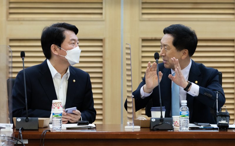 안철수(왼쪽), 김기현 국민의힘 의원. 2022.7.13/뉴스1 ⓒ News1 이재명 기자