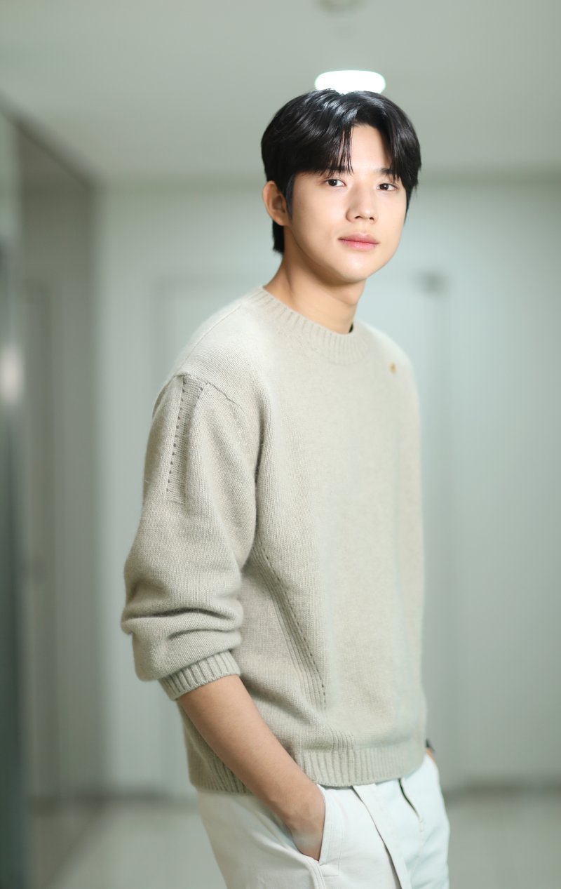 '슈룹'에서 성남대군 역을 연기한 배우 문상민이 서울 종로구 뉴스1 사옥에서 열린 인터뷰에 앞서 포즈를 취하고 있다. /뉴스1 ⓒ News1 권현진 기자