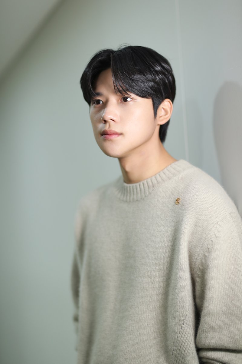 '슈룹'에서 성남대군 역을 연기한 배우 문상민이 서울 종로구 뉴스1 사옥에서 열린 인터뷰에 앞서 포즈를 취하고 있다. /뉴스1 ⓒ News1 권현진 기자