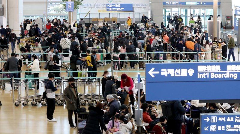 '항공권 환불은 적립금으로만?'...글로벌 OTA 약관에 울상 짓는 소비자