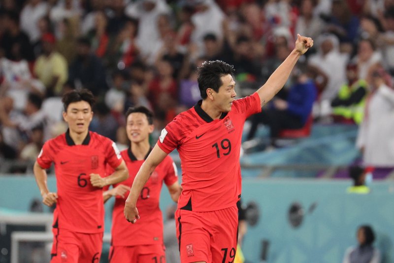 2일 오후(현지시간) 카타르 알라이얀 에듀케이션 시티 스타디움에서 열린 2022 카타르 월드컵 조별리그 H조 3차전 대한민국과 포르투갈의 경기에서 전반전 대한민국 김영권이 동점골을 넣은 후 환호하고 있다. 2022.12.3/뉴스1 ⓒ News1 이광호 기자