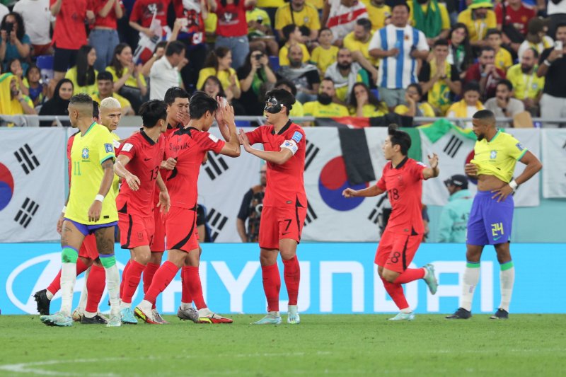 5일 오후(현지시간) 카타르 도하 스타디움974에서 열린 2022 카타르 월드컵 16강 대한민국과 브라질의 경기에서 대한민국 백승호가 골을 기록한 후 기뻐하고 있다. 2022.12.6/뉴스1 ⓒ News1 이동해 기자