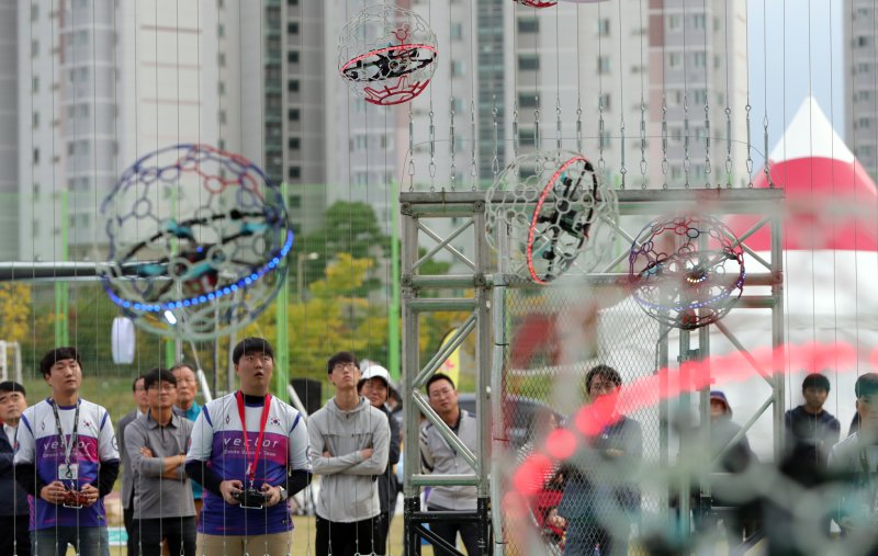 지난 2018년 10월9일 전북 전주시 덕진구 LX한국국토정보공사에서 열린 전국드론축구대회. 사진=뉴스1