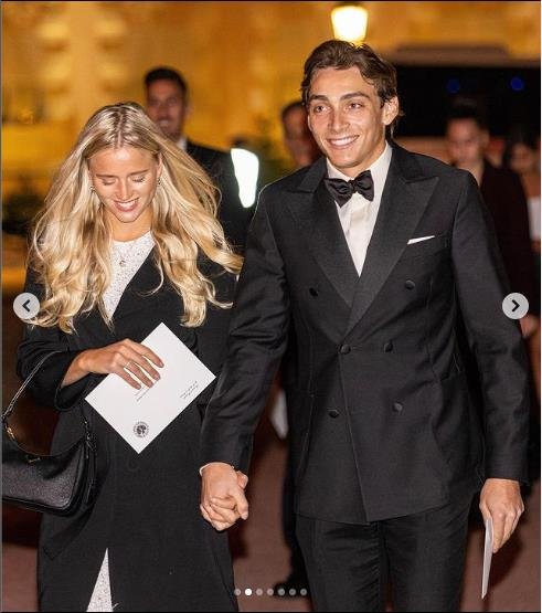 2022 세계육상연맹 남자부 올해의 선수 듀플랜티스(오른쪽)와 여자친구 잉글랜더 [세계육상연맹 인스타그램 캡처. 재판매 및 DB금지]