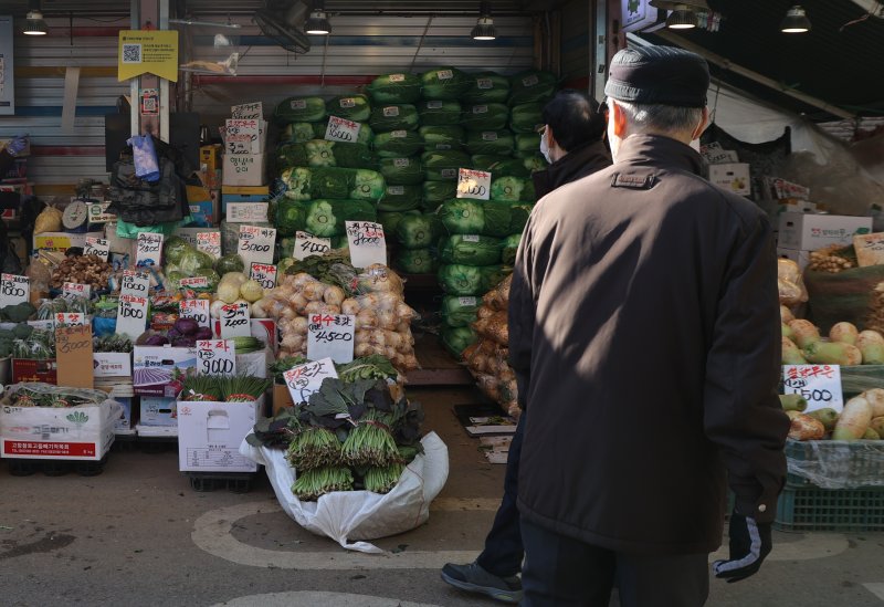 한은 "물가 둔화되지만 고물가 지속…성장세는 약화" [통화신용정책보고서]