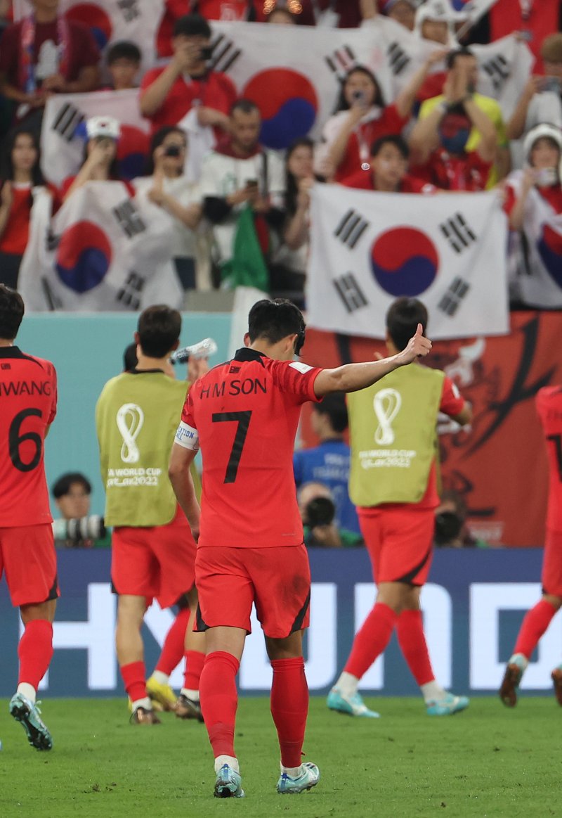 보름간 불태운 '원팀 투혼'… 한국축구 새 희망 쏘다 [카타르 2022]