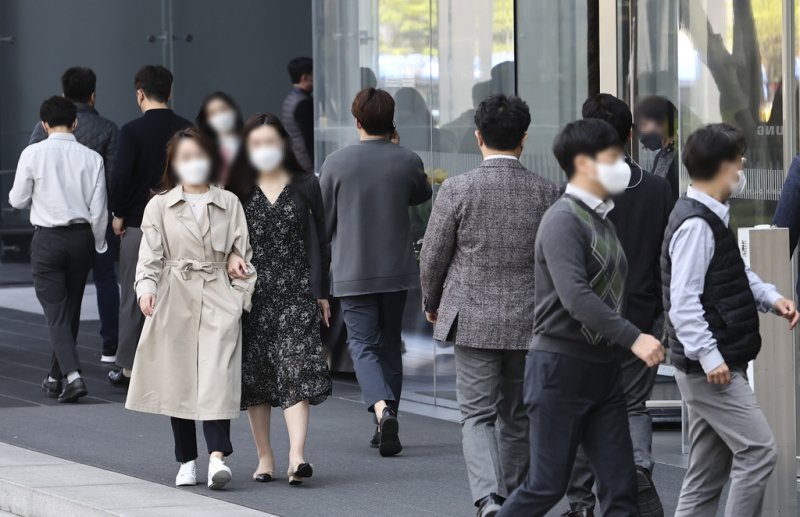 직장인 100명 중 3명, 월급 외 소득 연 2천만원.."뭐 하길래?"