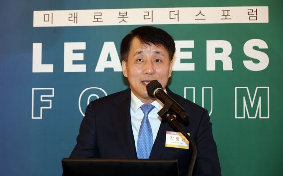 본사와 한국로봇산업협회가 공동으로 주최하는 2022 미래로봇리더스포럼이 7일 서울 중구 웨스틴조선호텔에서 열렸다. 장영진 산업통상자원부 1차관이 축사를 하고 있다. 사진=서동일 기자