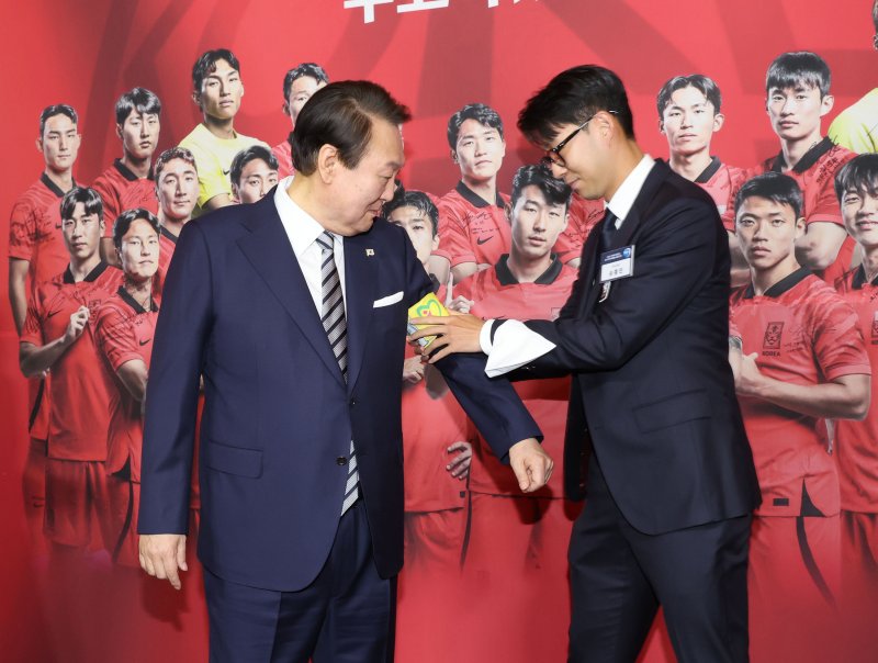 축구대표팀, 靑영빈관서 만찬..울먹인 尹 "여러분은 우리에게 우승팀"