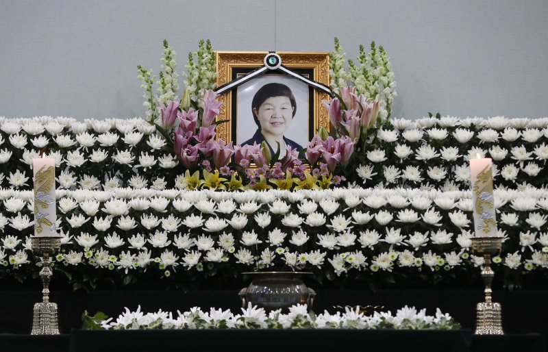 고 노옥희 울산시교육감 장례...양산 솥발산 공원묘원에 안치