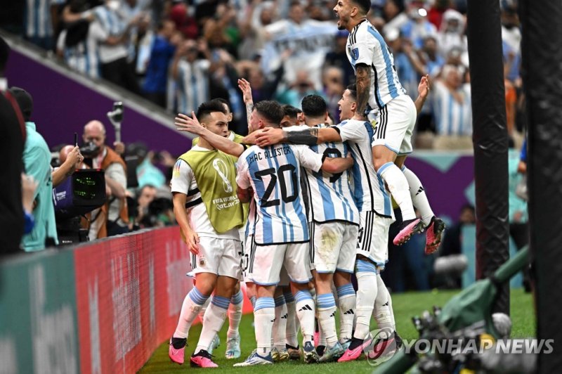 4강에 진출한 아르헨티나. 하지만 이 경기는 카타르 월드컵 최악의 경기로 기록될 전망이다(연합뉴스)