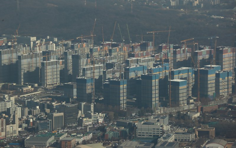 서울 시내 아파트 재건축 현장 모습. /연합뉴스