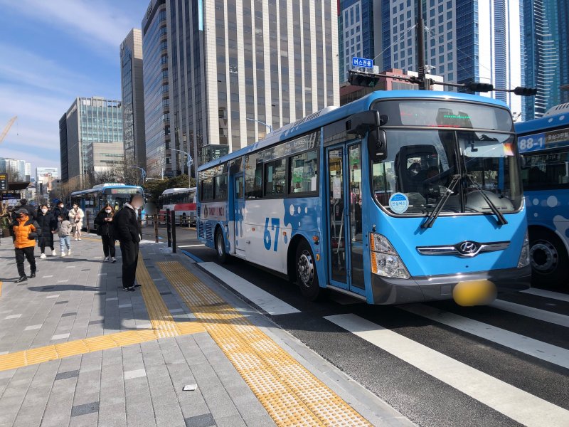 부산 동구 부산역 정류소 BRT. 뉴스1