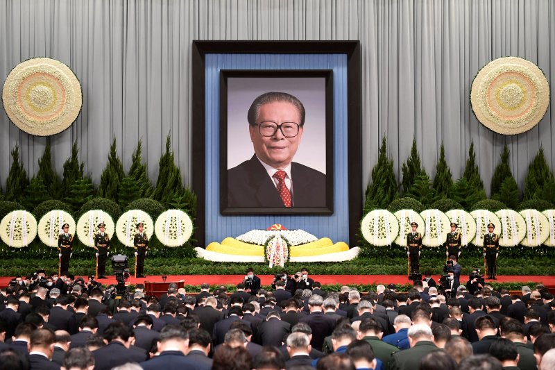 장쩌민 유해, 유언에 따라 상하이 창장 입구 바다에 뿌려져 - 파이낸셜뉴스