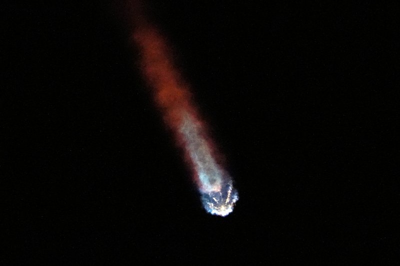 일본 우주기업 '아이스페이스'의 '하쿠토-R' 미션1 달 착륙선을 탑재한 스페이스X 팰컨9 로켓이 11일(현지시간) 미국 플로리다주 케이프커내버럴 우주군 기지에서 발사돼 날아가고 있다. AP연합뉴스