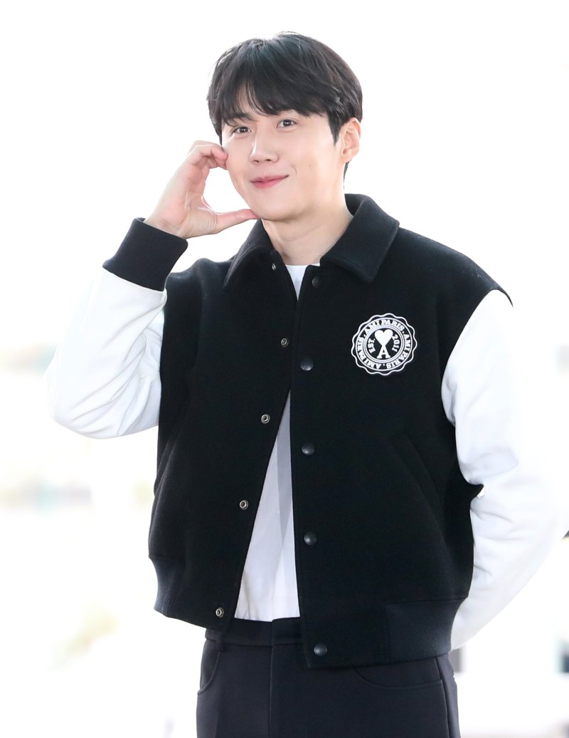 배우 김선호가 안구정화 볼 하트로 시선을 사로잡았다. ⓒ News1 권현진 기자