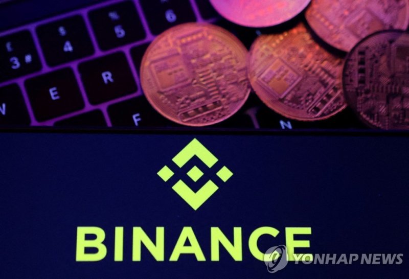 FILE PHOTO: Smartphone with displayed Binance logo and representation of cryptocurrencies are placed on keyboard in this illustration taken, November 8, 2022. REUTERS/Dado Ruvic/Illustration/File Photo