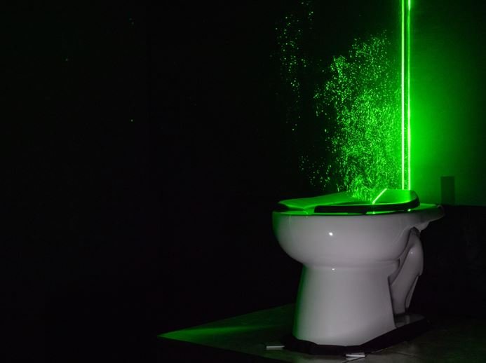13일(현지시간) USA투데이에 따르면 미국 콜로라도 주립대학 공학자들은 공공화장실 변기에서 물을 내릴 때 어떤 일이 발생하는지 녹색 레이저 빛으로 보여줬다. 출처=University of Colorado Boulder