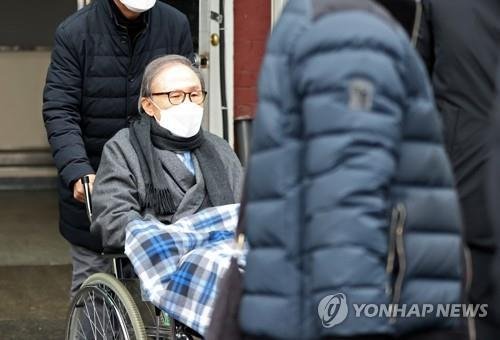 '특별사면 유력' 이명박, 형집행정지 연장 신청 안해