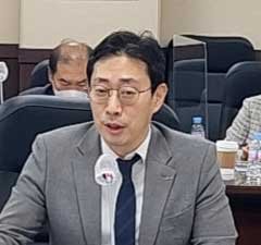 윤형중 한국공항공사 사장이 15일 서울 강서구 본사에서 진행된 기자간담회에서 발언하고 있다. 한국공항공사 제공