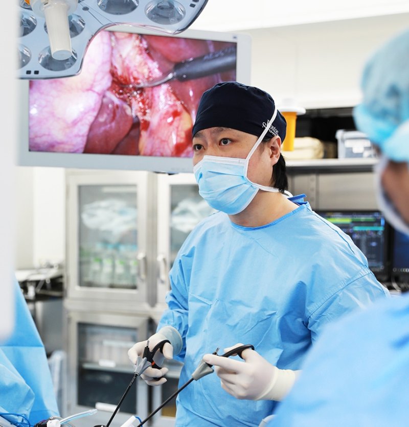 사진은 복강경 담낭절제술 집도 중인 한선종 세종충남대학교병원 교수. /사진=뉴시스